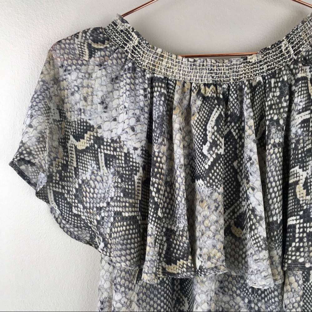 Show me your Mumu Snake Print Bungalow Top Large - Picture 6 of 8